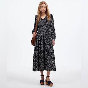 Madewell || Smocked V-Neck Midi Dress in Paisley Navy Blue XS